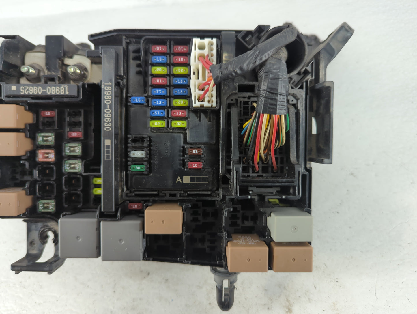 2017 Hyundai Elantra Fusebox Fuse Box Panel Relay Module P/N:91203 F2260 Fits OEM Used Auto Parts - Oemusedautoparts1.com
