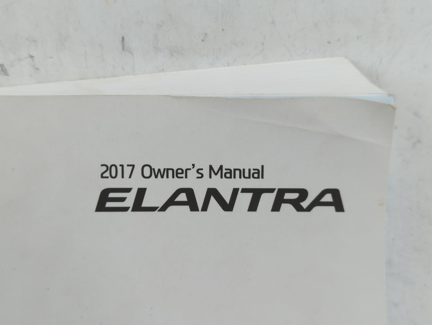 2017 Hyundai Elantra Owners Manual Book Guide P/N:HF30-EU63C OEM Used Auto Parts - Oemusedautoparts1.com