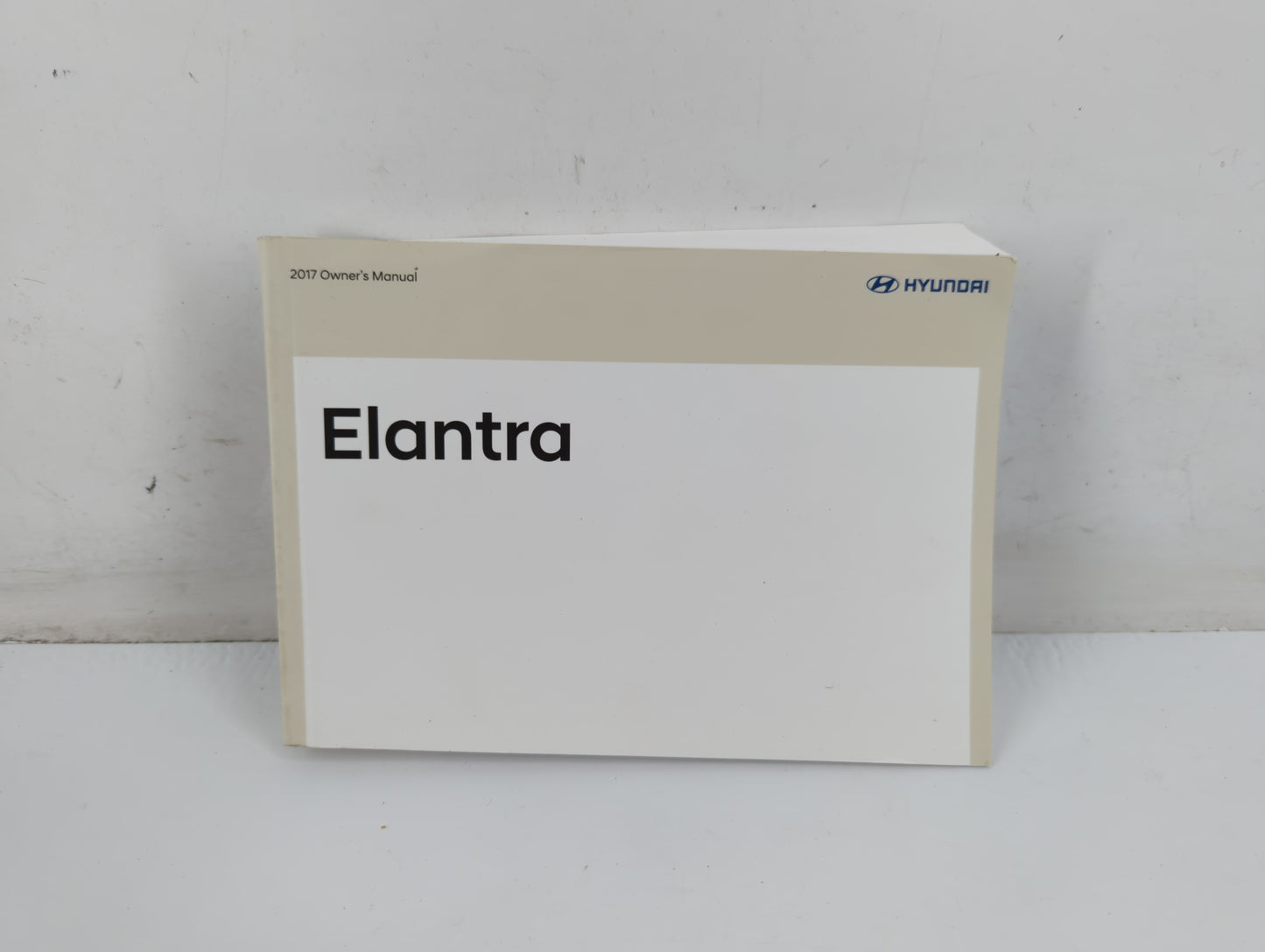 2017 Hyundai Elantra Owners Manual Book Guide P/N:HF2O-EU6DM OEM Used Auto Parts - Oemusedautoparts1.com