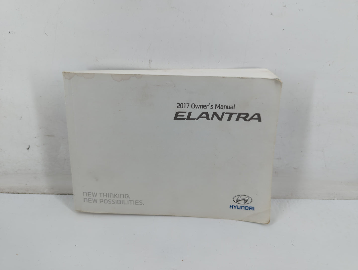 2017 Hyundai Elantra Owners Manual Book Guide P/N:HF20-EU63F OEM Used Auto Parts - Oemusedautoparts1.com