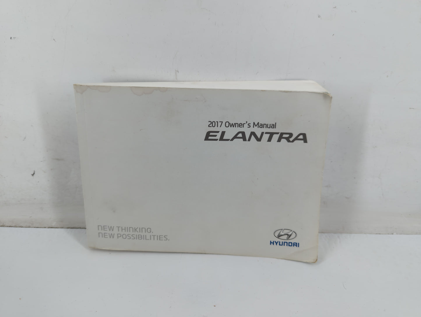 2017 Hyundai Elantra Owners Manual Book Guide P/N:HF20-EU63F OEM Used Auto Parts - Oemusedautoparts1.com