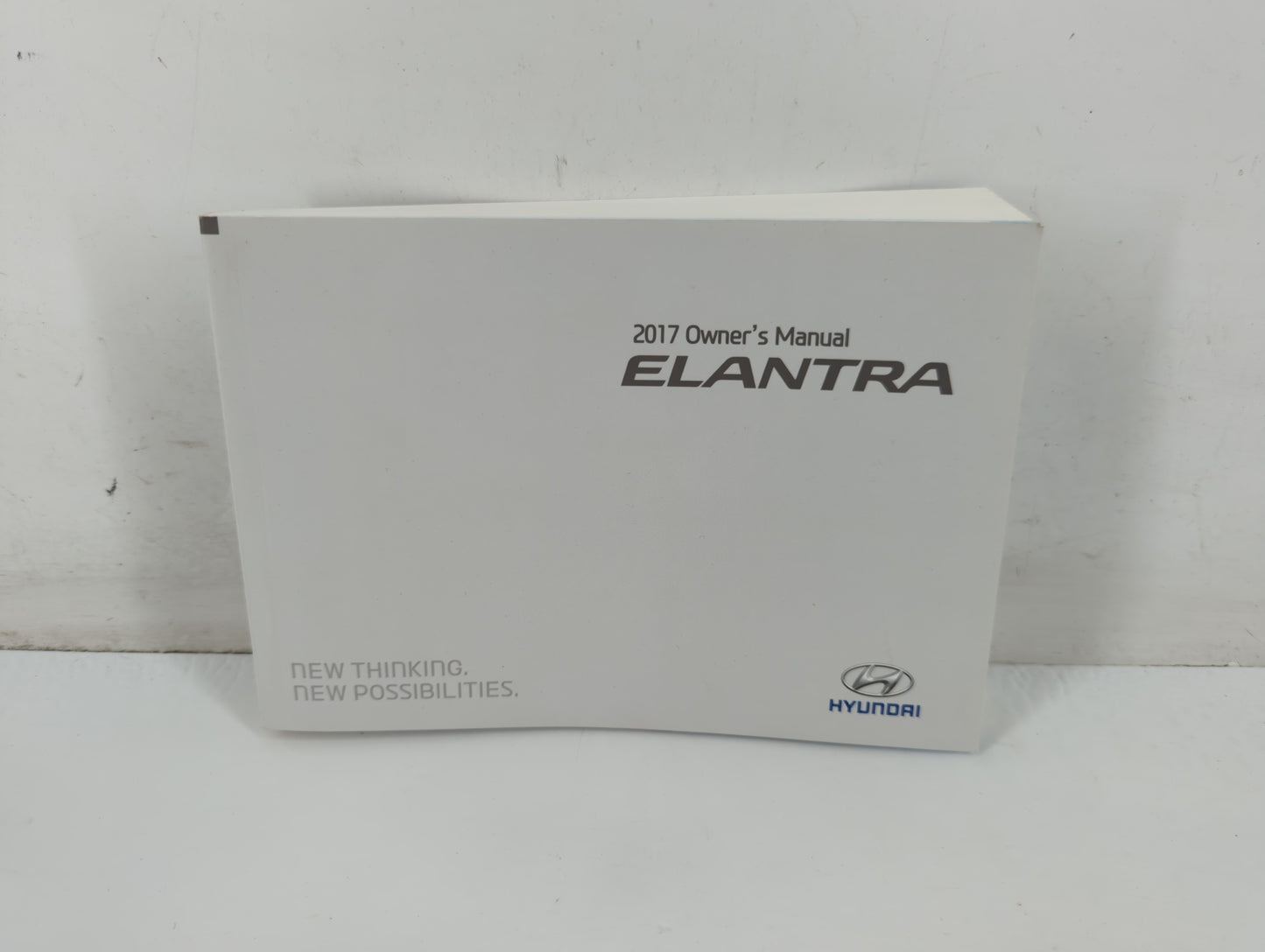 2017 Hyundai Elantra Owners Manual Book Guide P/N:HF20-EC62D OEM Used Auto Parts - Oemusedautoparts1.com