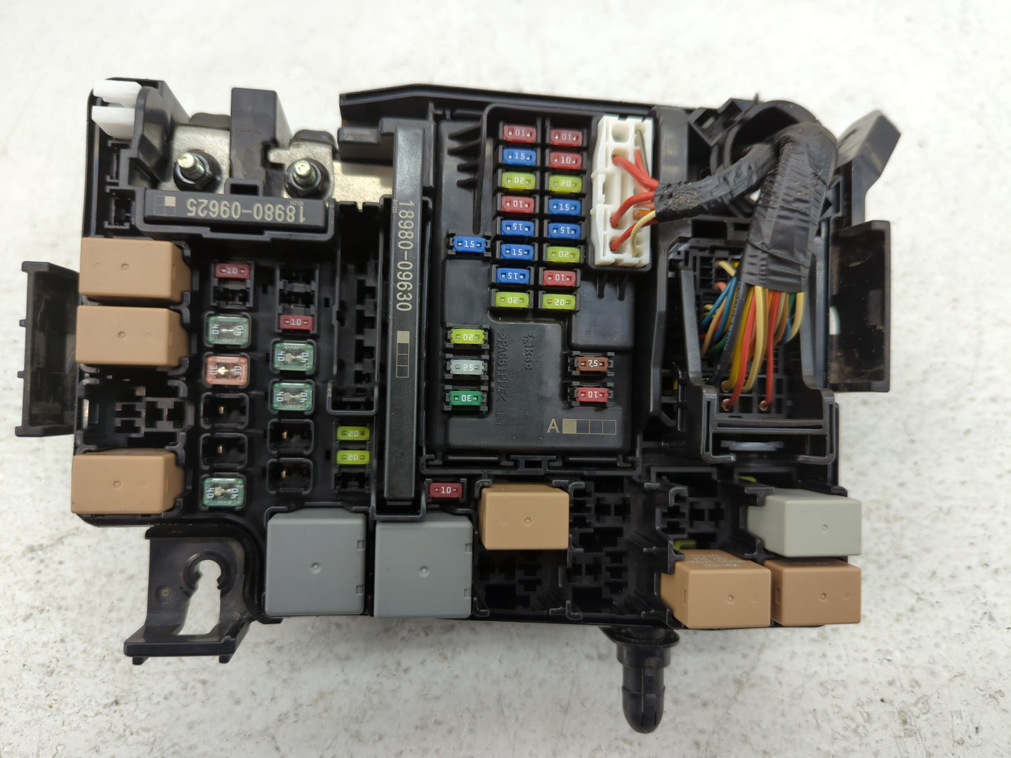 2017 Hyundai Elantra Fusebox Fuse Box Panel Relay Module P/N:91203 F2260 Fits OEM Used Auto Parts - Oemusedautoparts1.com