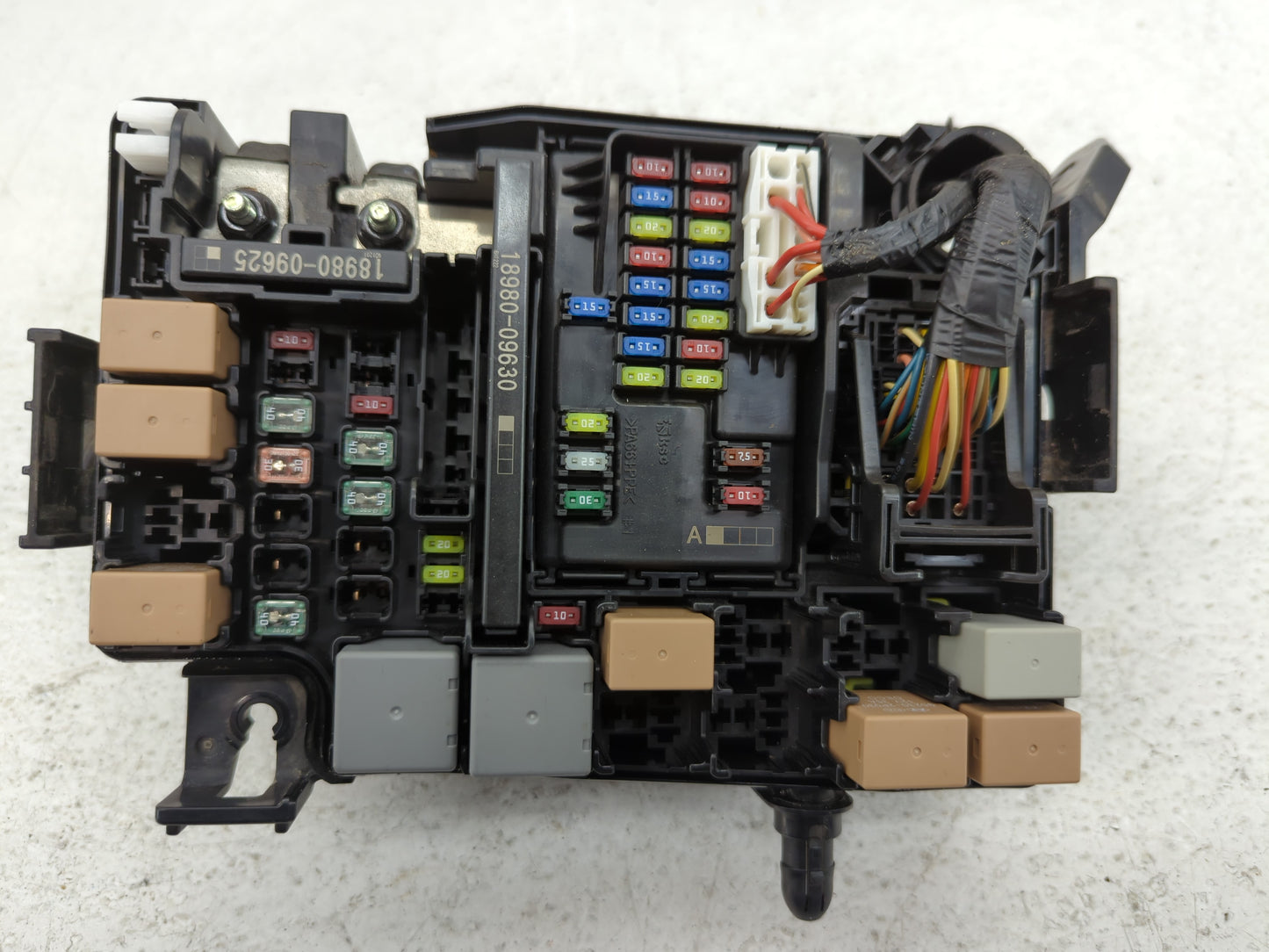 2017 Hyundai Elantra Fusebox Fuse Box Panel Relay Module P/N:91203 F2260 Fits OEM Used Auto Parts - Oemusedautoparts1.com
