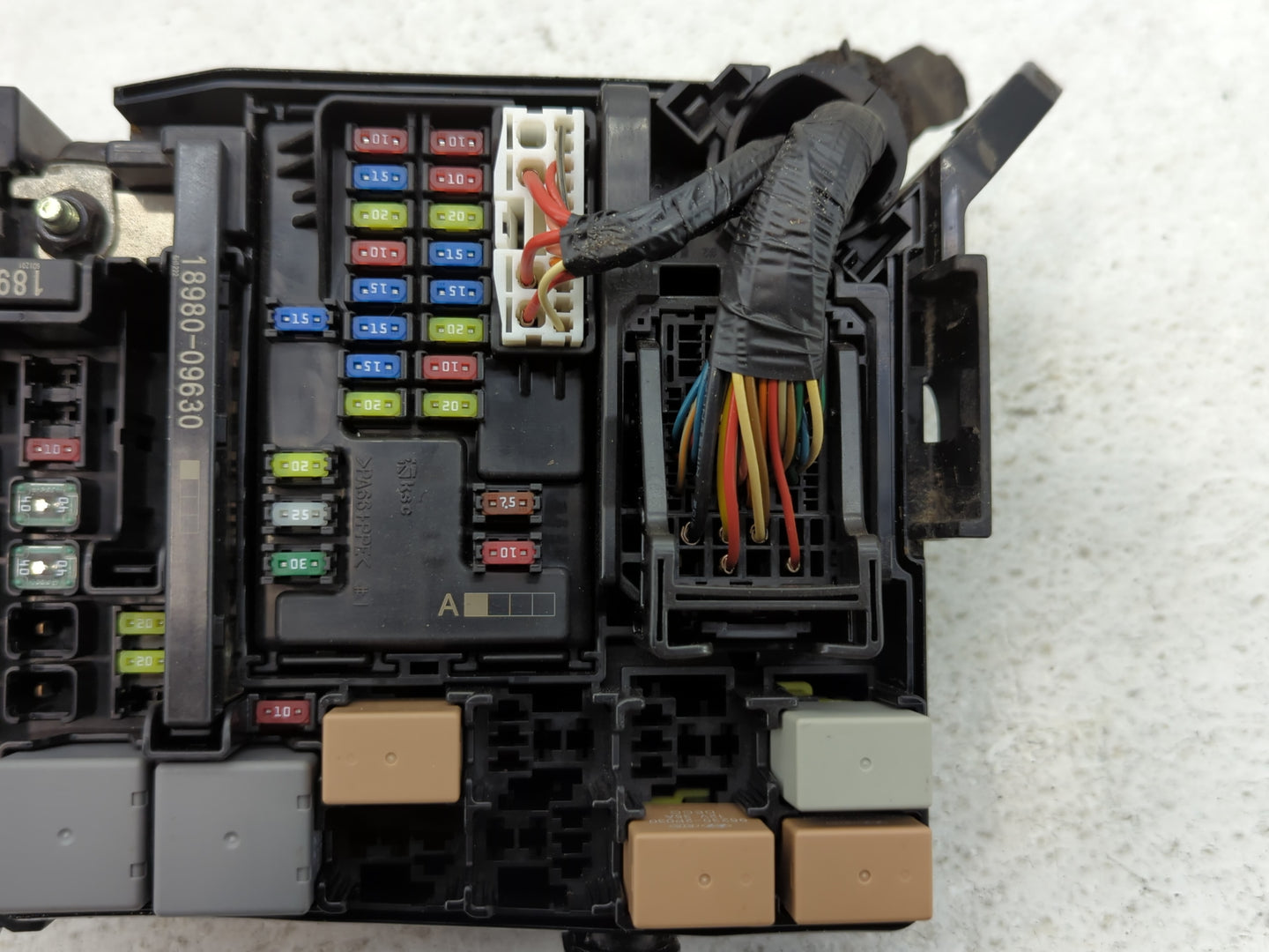 2017 Hyundai Elantra Fusebox Fuse Box Panel Relay Module P/N:91203 F2260 Fits OEM Used Auto Parts - Oemusedautoparts1.com