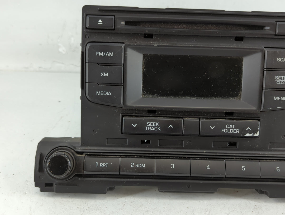 2017-2018 Hyundai Elantra Am Fm Cd Player Radio Receiver 729164 - Oemusedautoparts1.com