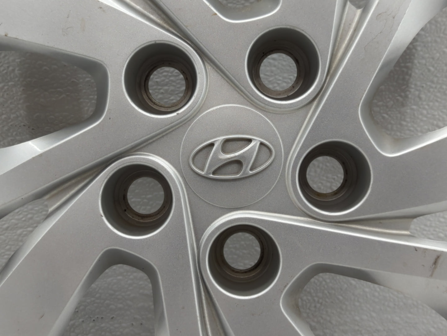 2017 Hyundai Elantra Rim Wheel Center Cap - Oemusedautoparts1.com
