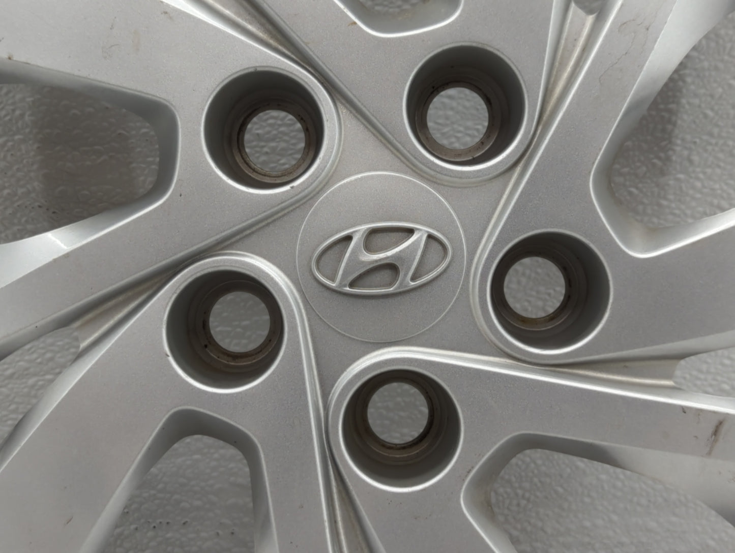 2017 Hyundai Elantra Rim Wheel Center Cap - Oemusedautoparts1.com