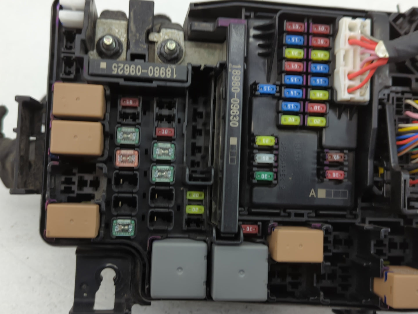 2017 Hyundai Elantra Fusebox Fuse Box Panel Relay Module P/N:VS91200F3241AA Fits OEM Used Auto Parts - Oemusedautoparts1.com