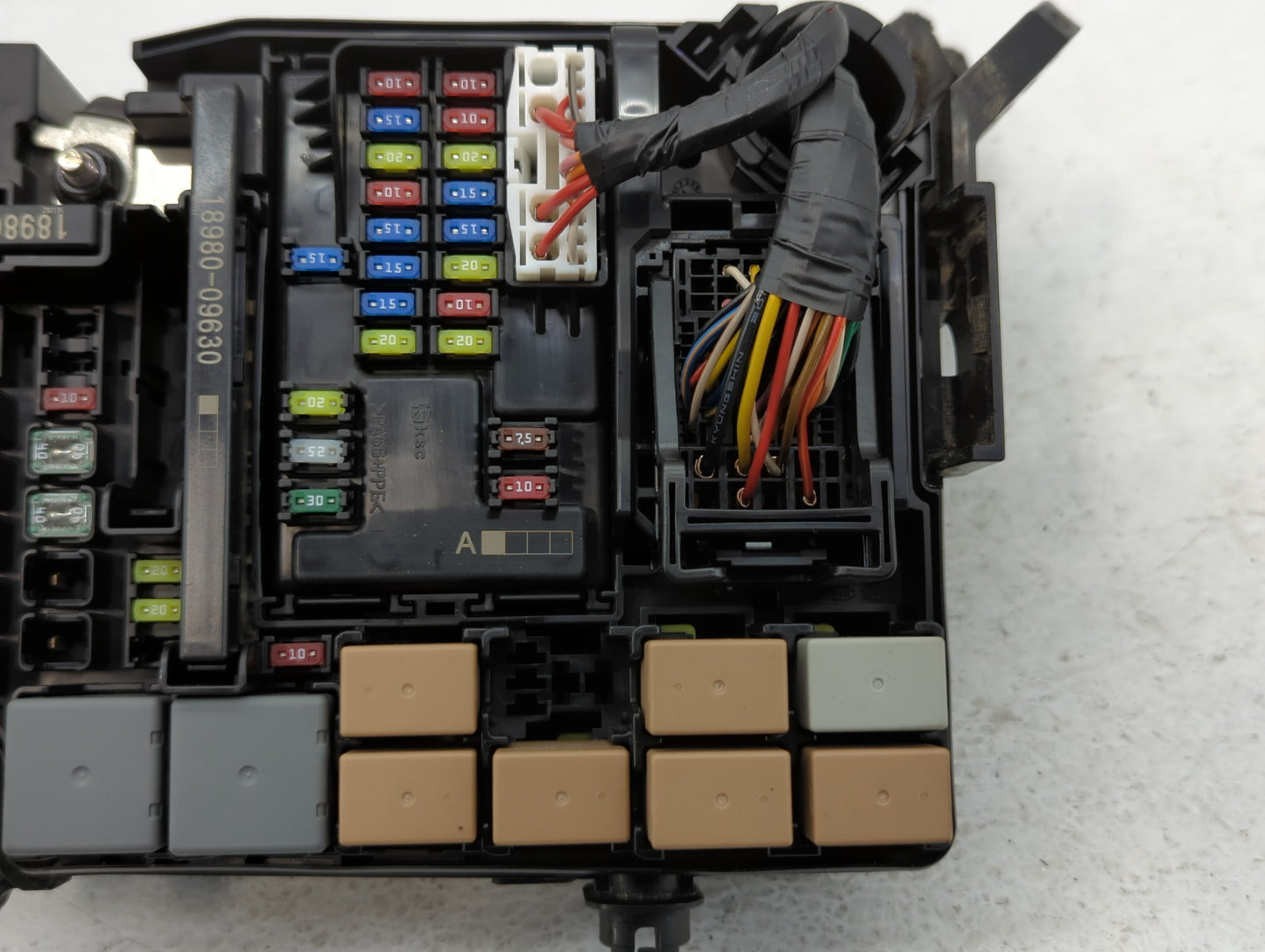 2017 Hyundai Elantra Fusebox Fuse Box Panel Relay Module P/N:91203 F2160 Fits OEM Used Auto Parts - Oemusedautoparts1.com