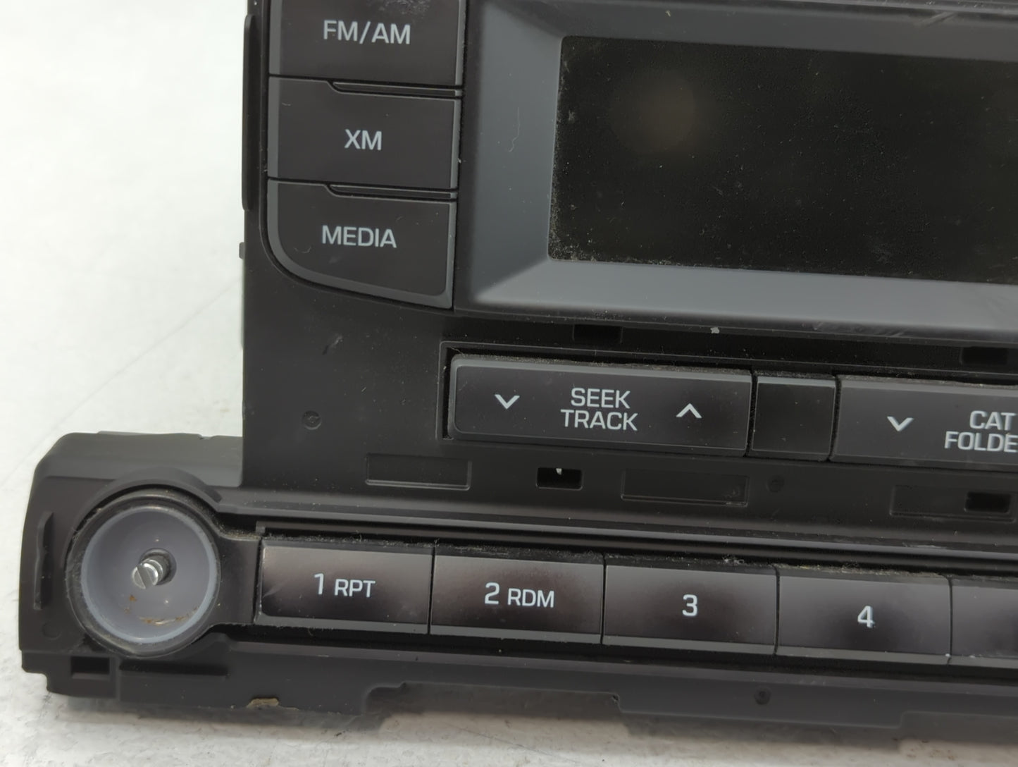 2017-2018 Hyundai Elantra Am Fm Cd Player Radio Receiver - Oemusedautoparts1.com