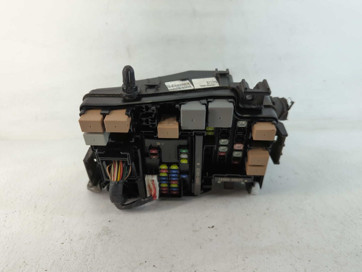 2017 Hyundai Elantra Fusebox Fuse Box Panel Relay Module P/N:91203 F2200 Fits OEM Used Auto Parts - Oemusedautoparts1.com