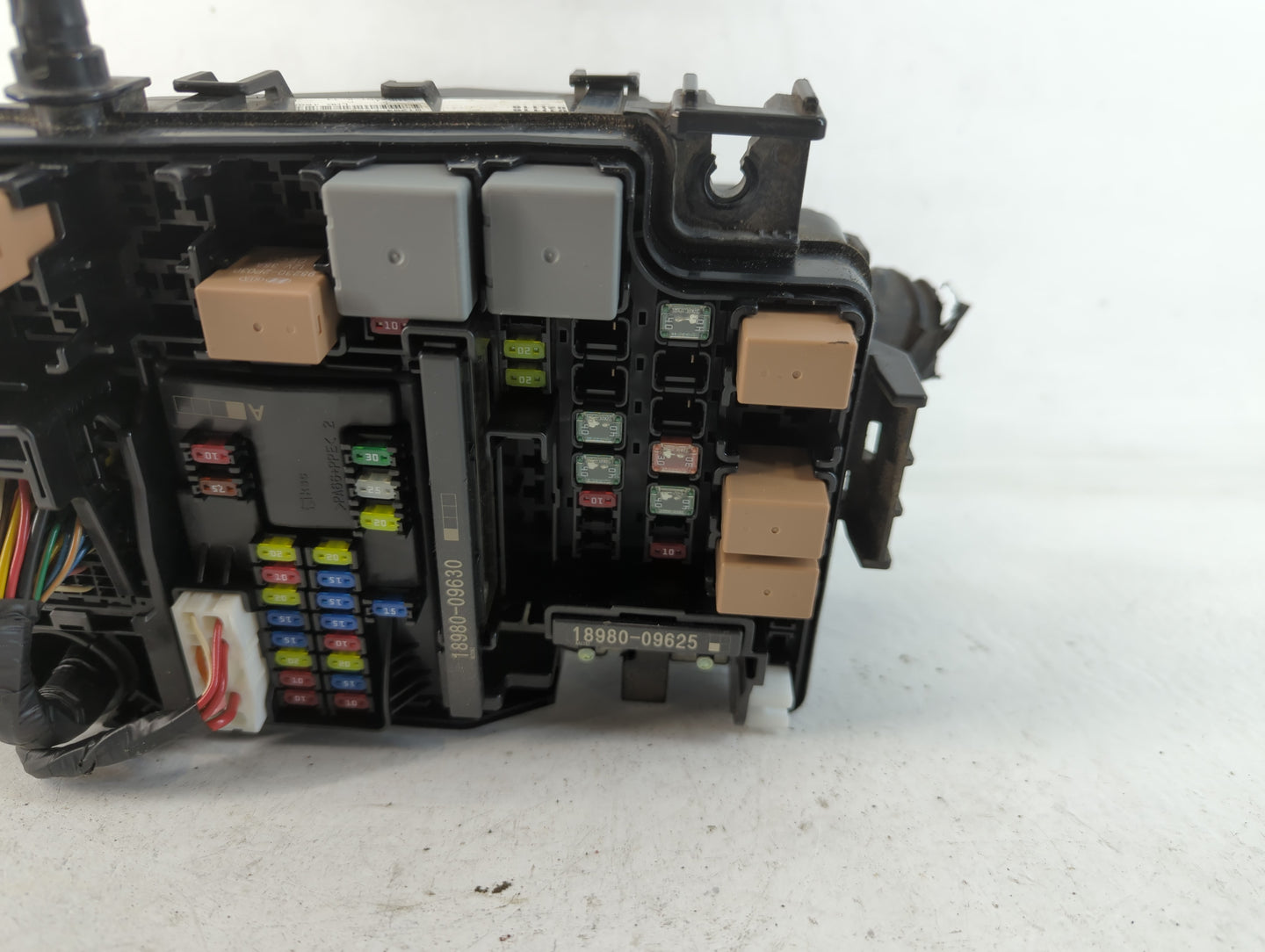 2017 Hyundai Elantra Fusebox Fuse Box Panel Relay Module P/N:91203 F2200 Fits OEM Used Auto Parts - Oemusedautoparts1.com