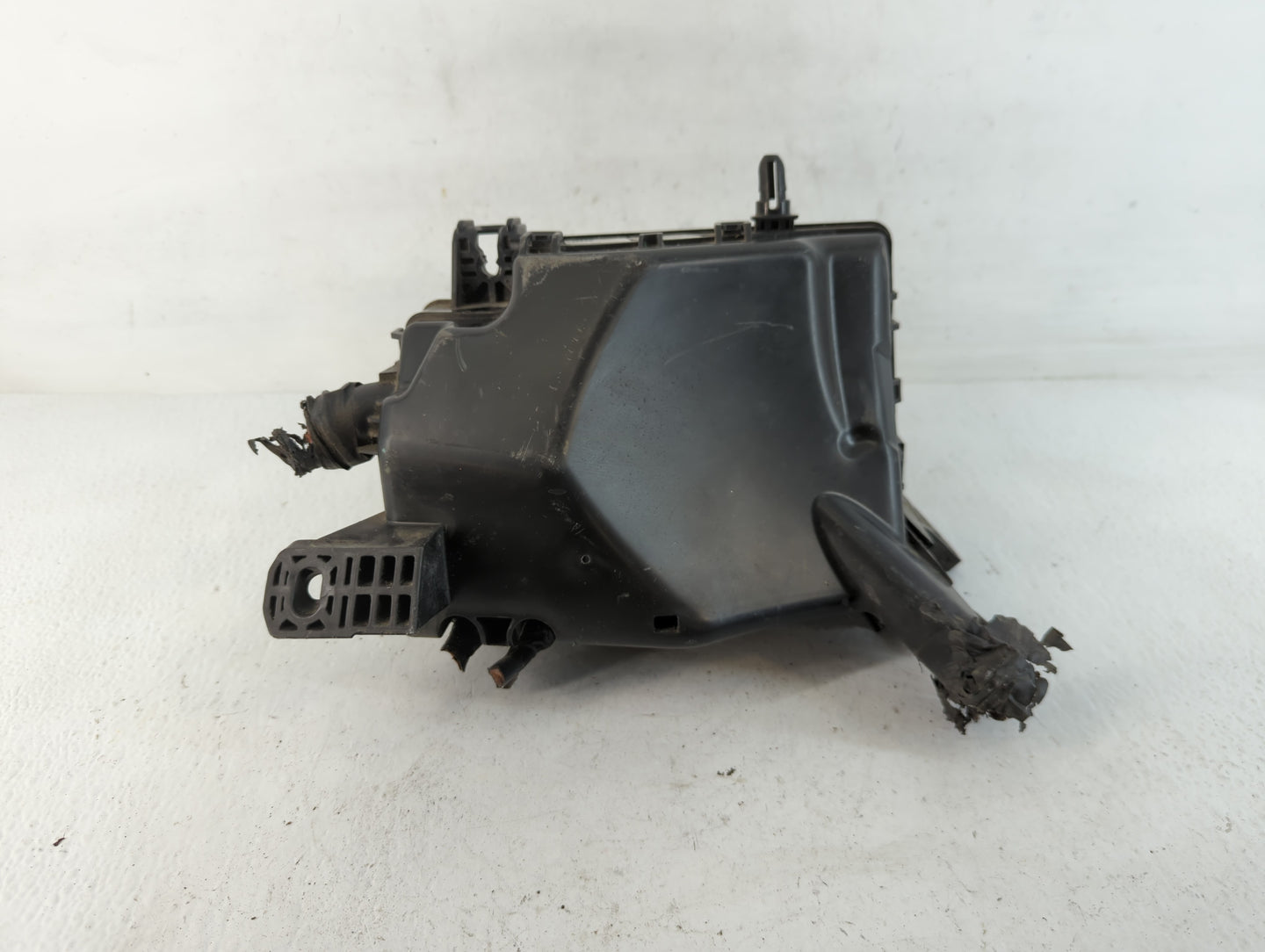 2017 Hyundai Elantra Fusebox Fuse Box Panel Relay Module P/N:91203 F2200 Fits OEM Used Auto Parts - Oemusedautoparts1.com