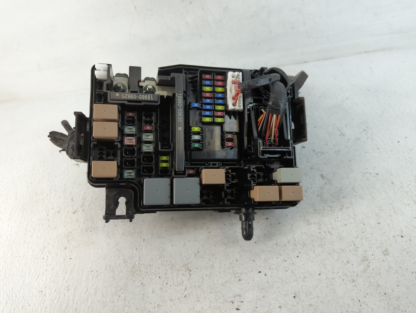 2017 Hyundai Elantra Fusebox Fuse Box Panel Relay Module P/N:91203 F2200 Fits OEM Used Auto Parts - Oemusedautoparts1.com