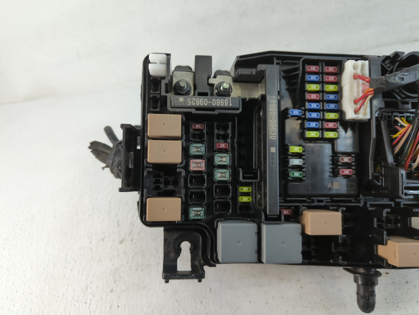 2017 Hyundai Elantra Fusebox Fuse Box Panel Relay Module P/N:91203 F2200 Fits OEM Used Auto Parts - Oemusedautoparts1.com