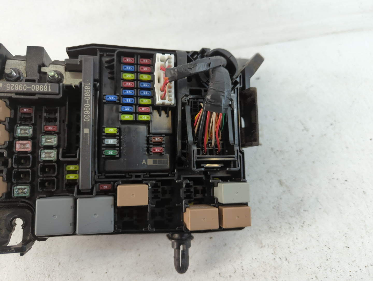 2017 Hyundai Elantra Fusebox Fuse Box Panel Relay Module P/N:91203 F2200 Fits OEM Used Auto Parts - Oemusedautoparts1.com