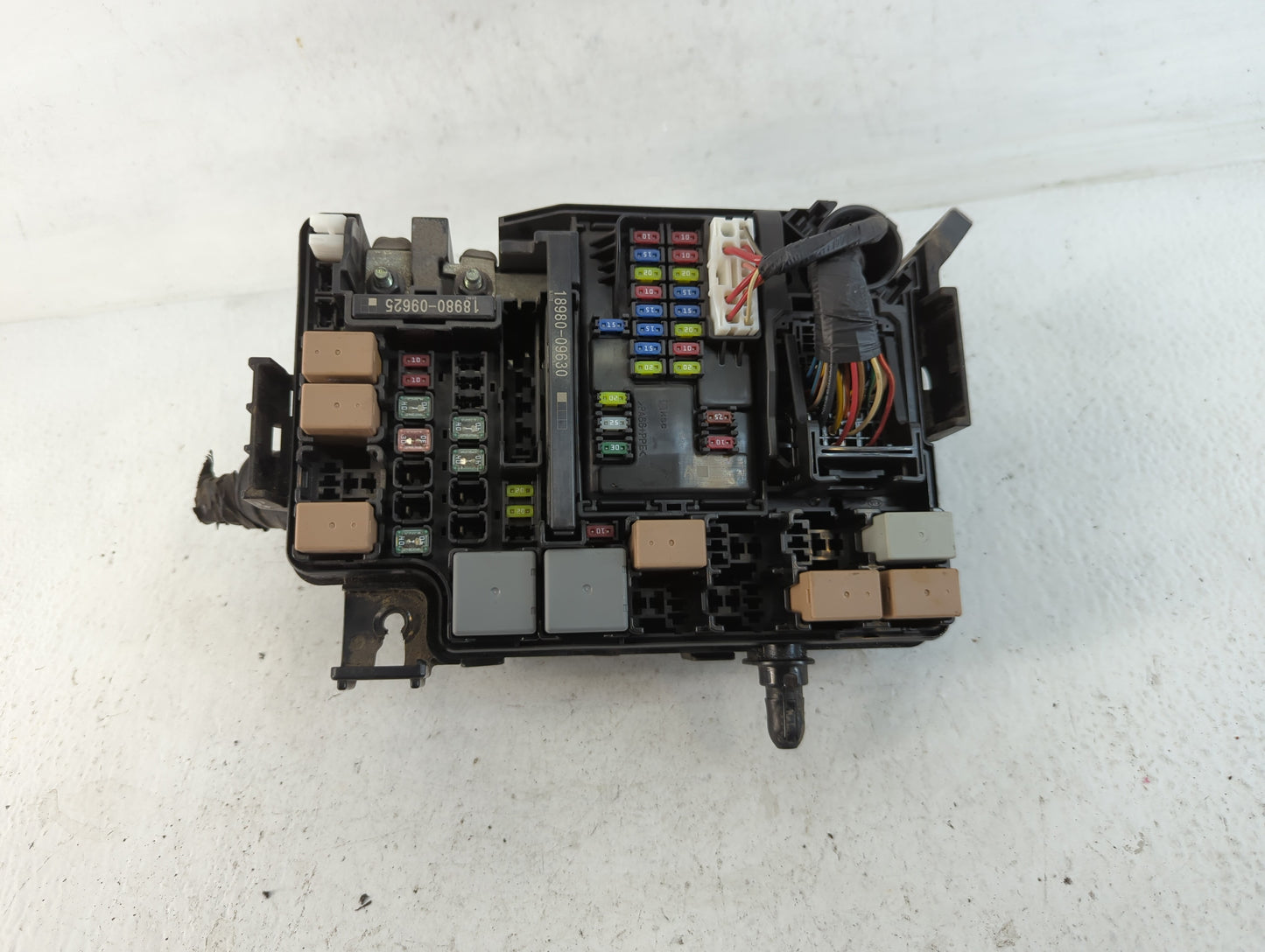 2017 Hyundai Elantra Fusebox Fuse Box Panel Relay Module P/N:91203 F2200 Fits OEM Used Auto Parts - Oemusedautoparts1.com