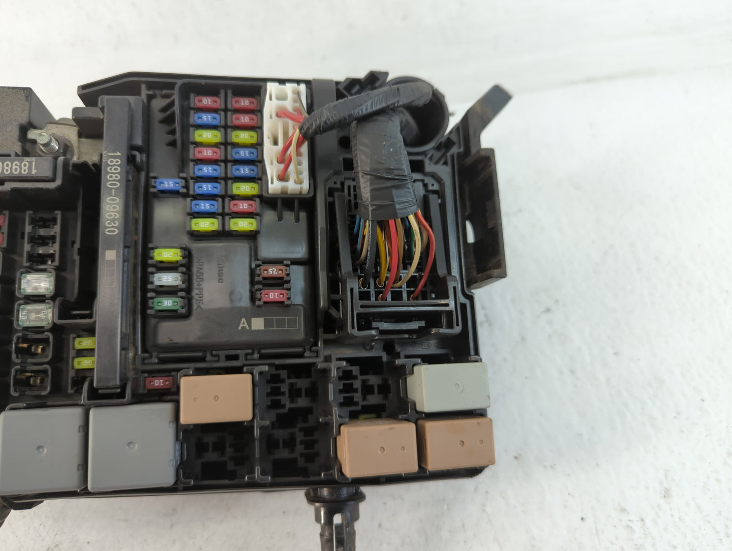 2017 Hyundai Elantra Fusebox Fuse Box Panel Relay Module P/N:91203 F2200 Fits OEM Used Auto Parts - Oemusedautoparts1.com