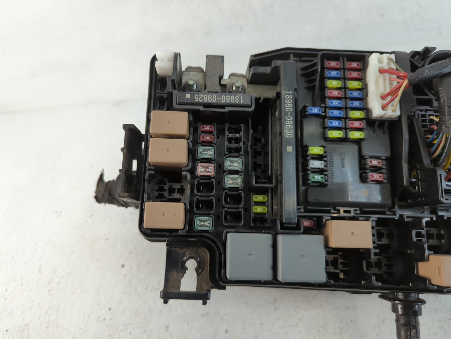 2017 Hyundai Elantra Fusebox Fuse Box Panel Relay Module P/N:91203 F2200 Fits OEM Used Auto Parts - Oemusedautoparts1.com