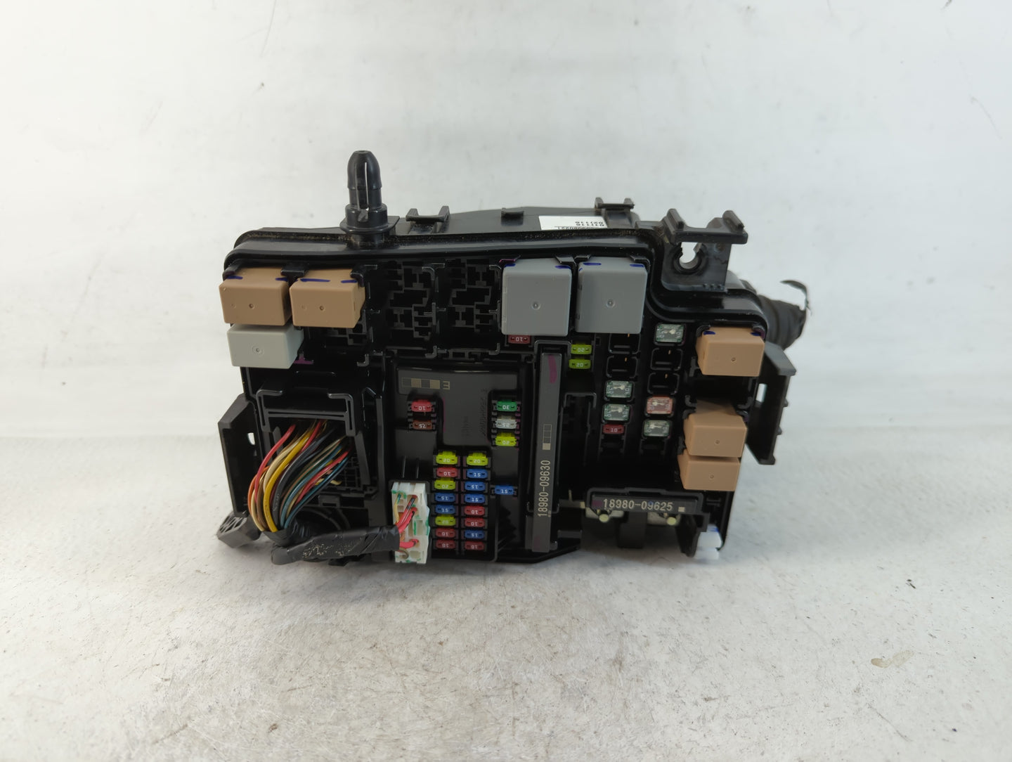 2017 Hyundai Elantra Fusebox Fuse Box Panel Relay Module P/N:VS91200F3262AA Fits OEM Used Auto Parts - Oemusedautoparts1.com
