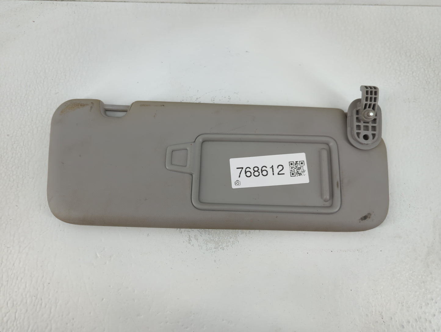 2017-2020 Hyundai Elantra Sun Visor Shade Replacement Passenger Right Mirror Fits Fits 2017 2018 2019 2020 OEM Used Auto Par