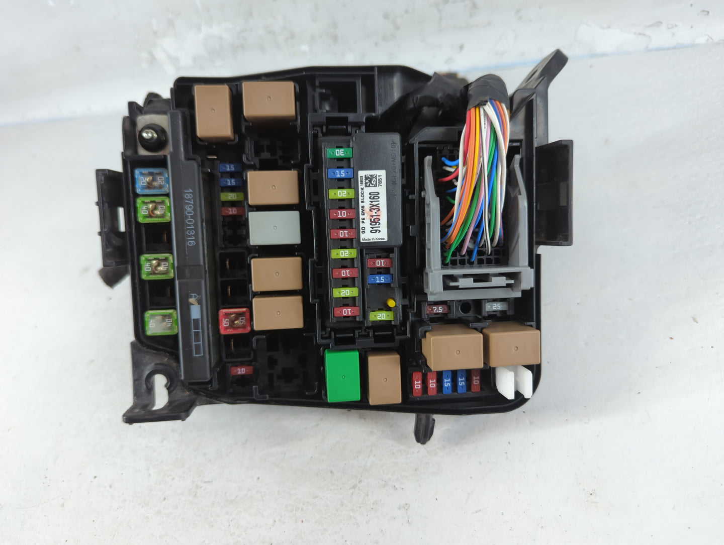 2016-2017 Hyundai Elantra Fusebox Fuse Box Panel Relay Module P/N:91248 A5240B Fits Fits 2016 2017 OEM Used Auto Parts - Oem