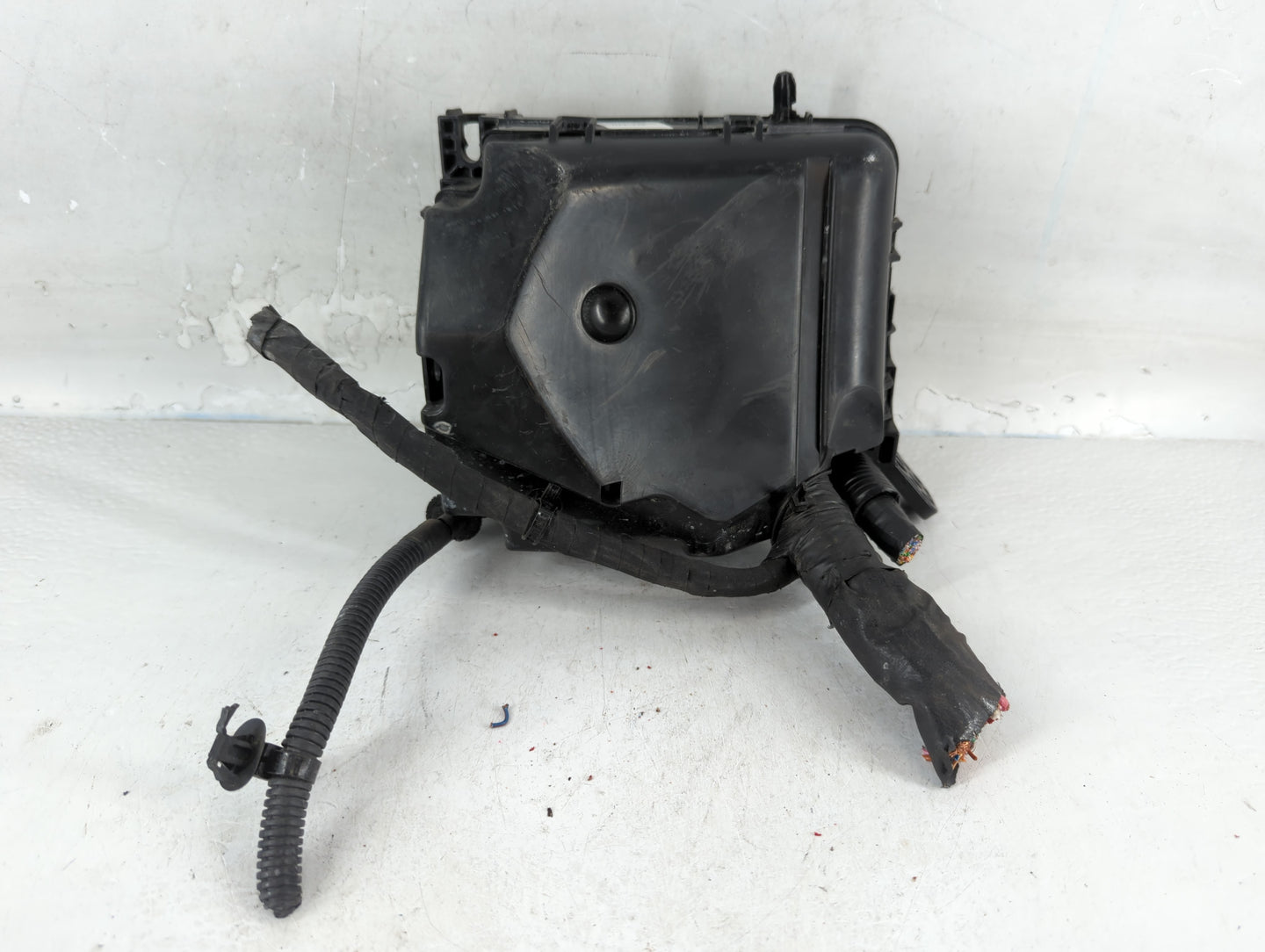 2016-2017 Hyundai Elantra Fusebox Fuse Box Panel Relay Module P/N:91248 A5240B Fits Fits 2016 2017 OEM Used Auto Parts - Oem