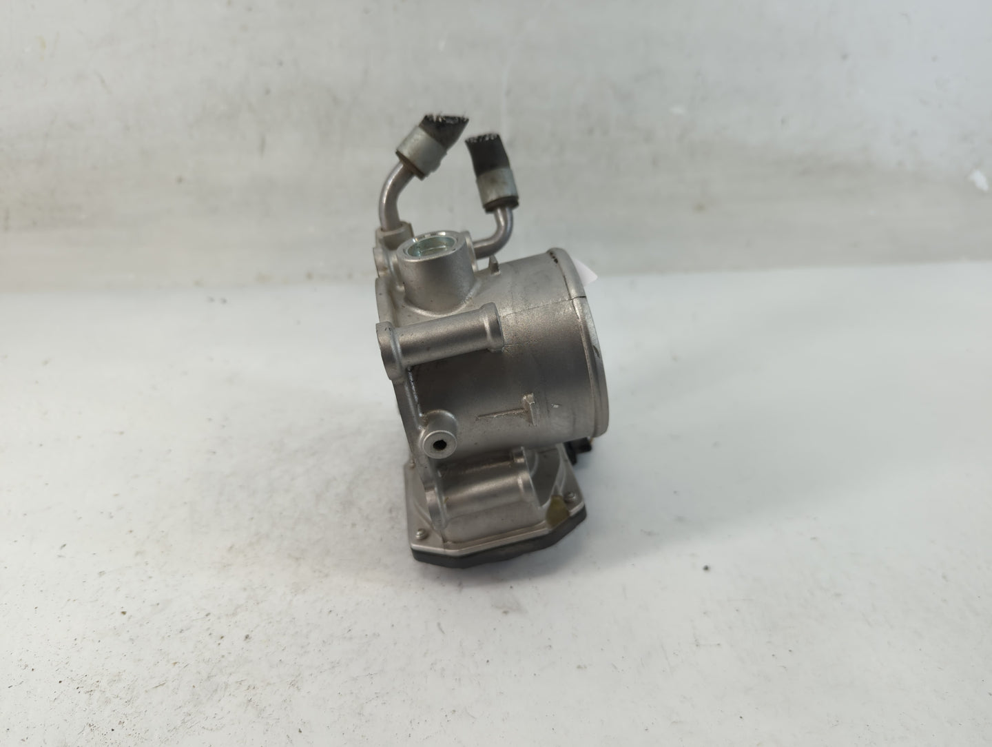 2011-2020 Hyundai Elantra Throttle Body P/N:35100-2E000 Fits Fits 2011 2012 2013 2014 2015 2016 2017 2018 2019 2020 2021 OEM