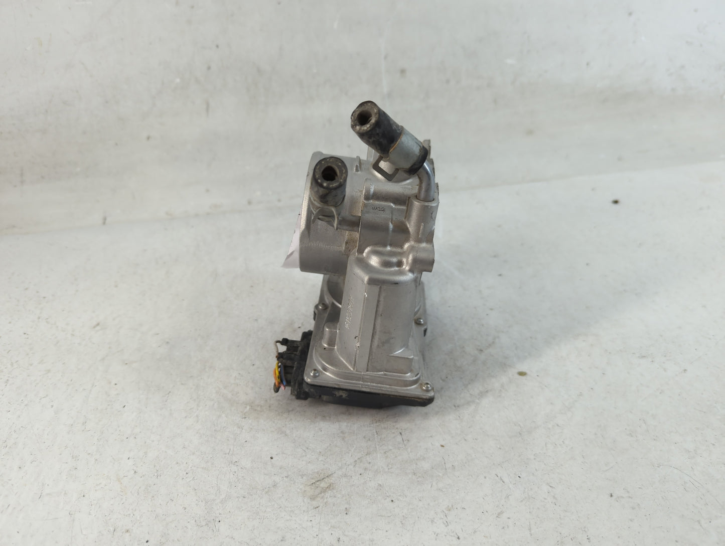 2017-2020 Hyundai Elantra Throttle Body P/N:35100-2E000 Fits Fits 2015 2016 2017 2018 2019 2020 2021 2022 OEM Used Auto Part
