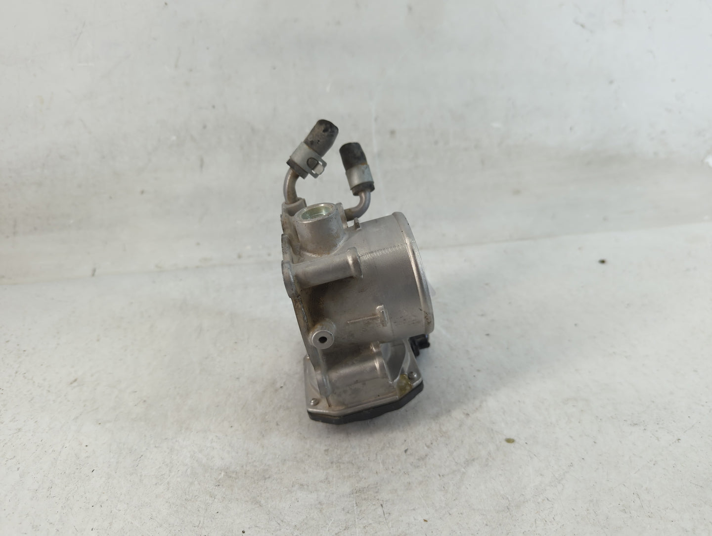 2017-2020 Hyundai Elantra Throttle Body P/N:35100-2E000 Fits Fits 2015 2016 2017 2018 2019 2020 2021 2022 OEM Used Auto Part