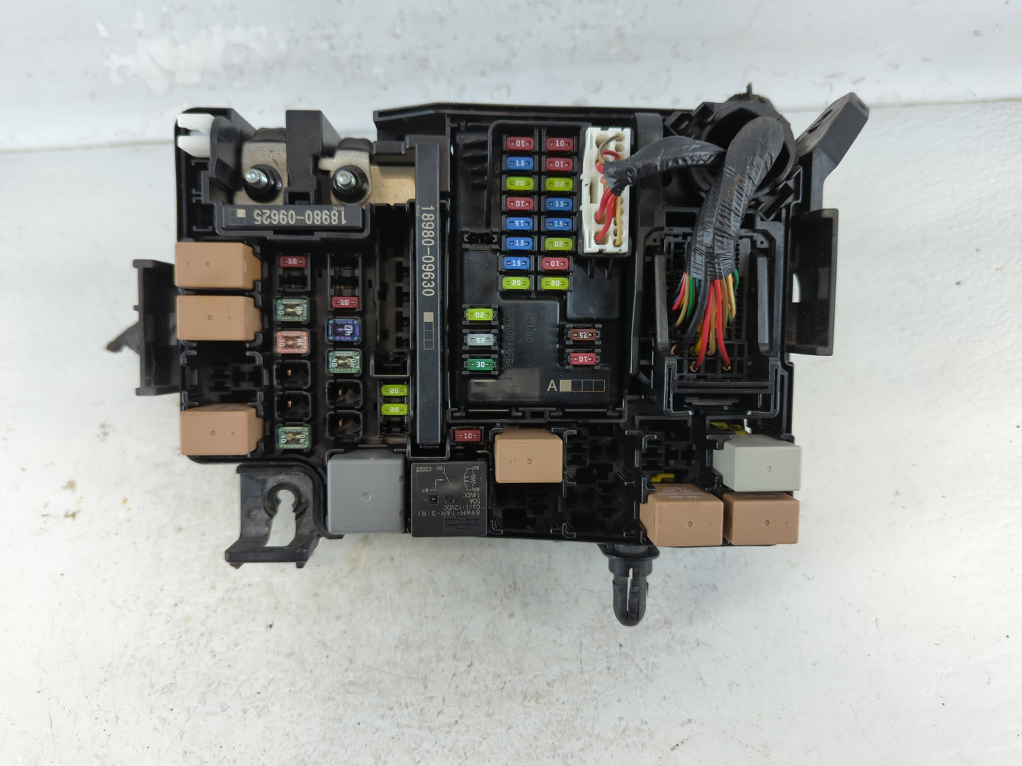 2017 Hyundai Elantra Fusebox Fuse Box Panel Relay Module P/N:91203 F2260 Fits OEM Used Auto Parts - Oemusedautoparts1.com