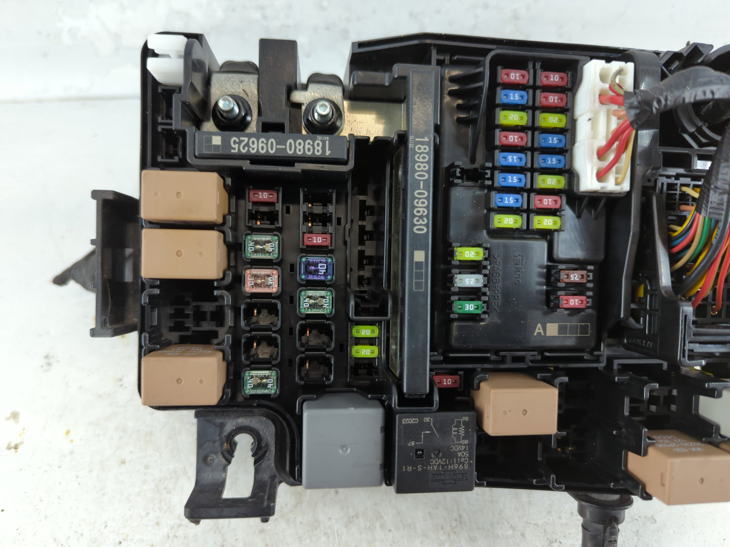 2017 Hyundai Elantra Fusebox Fuse Box Panel Relay Module P/N:91203 F2260 Fits OEM Used Auto Parts - Oemusedautoparts1.com