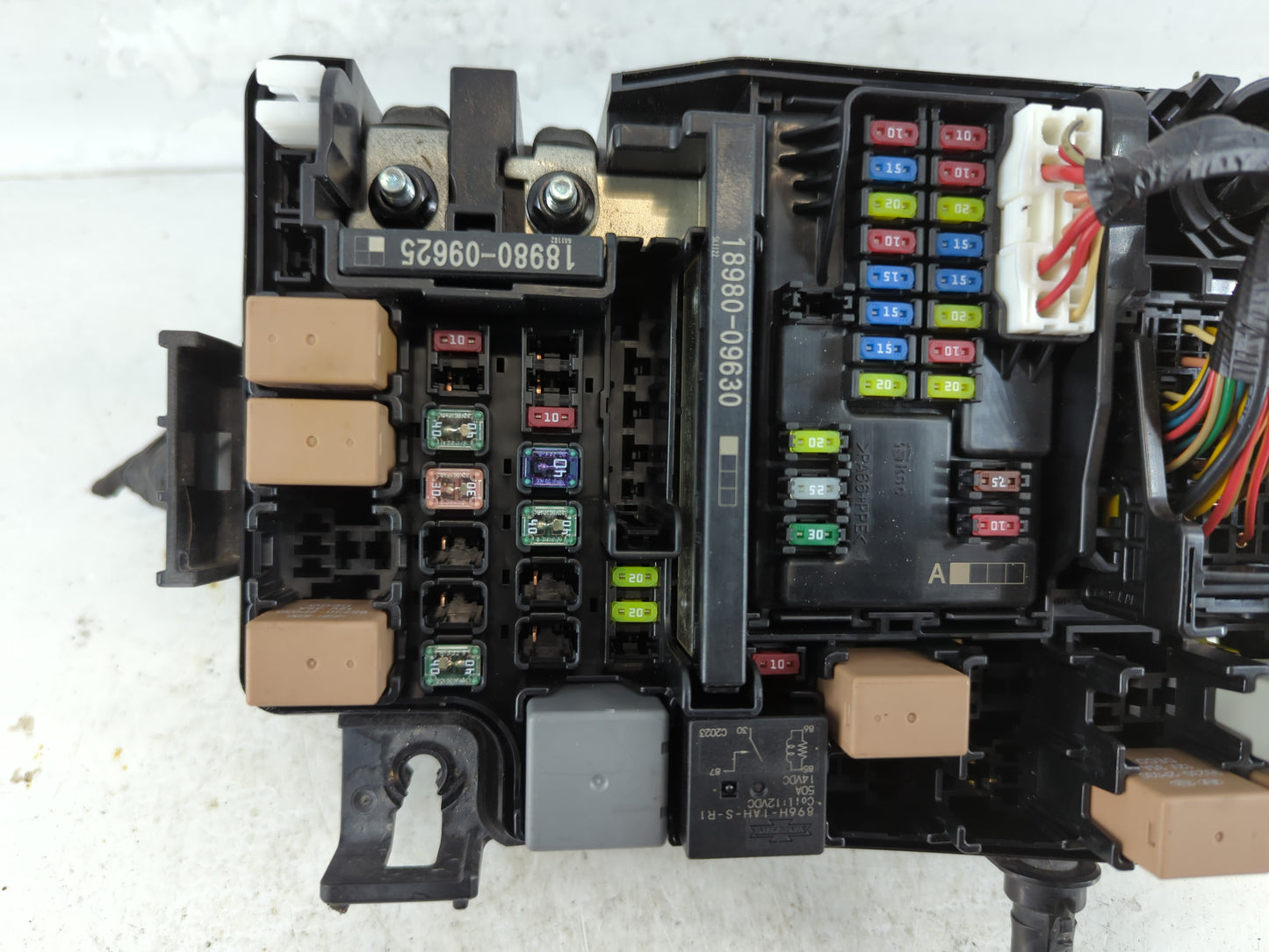 2017 Hyundai Elantra Fusebox Fuse Box Panel Relay Module P/N:91203 F2260 Fits OEM Used Auto Parts - Oemusedautoparts1.com