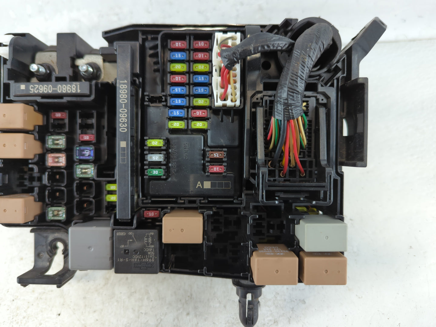 2017 Hyundai Elantra Fusebox Fuse Box Panel Relay Module P/N:91203 F2260 Fits OEM Used Auto Parts - Oemusedautoparts1.com