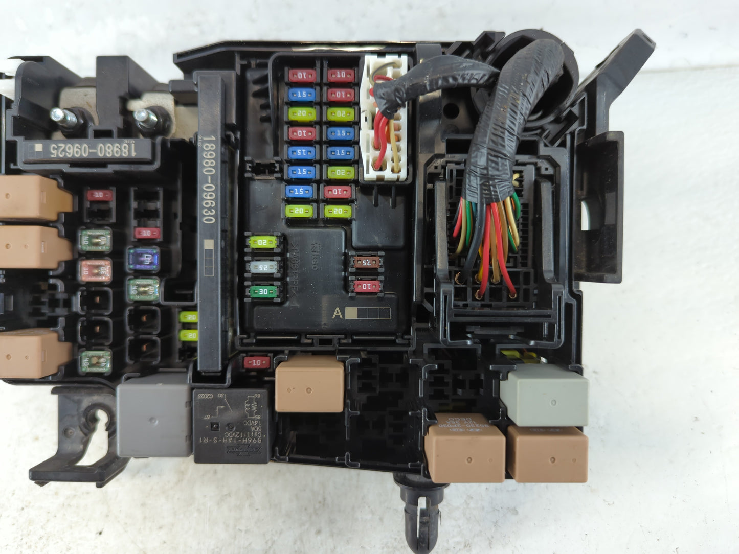 2017 Hyundai Elantra Fusebox Fuse Box Panel Relay Module P/N:91203 F2260 Fits OEM Used Auto Parts - Oemusedautoparts1.com