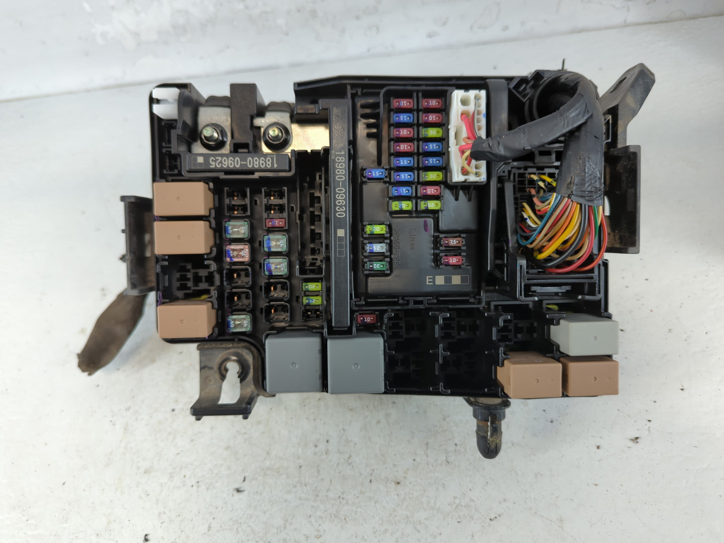 2017 Hyundai Elantra Fusebox Fuse Box Panel Relay Module P/N:91956-F2021 Fits OEM Used Auto Parts - Oemusedautoparts1.com