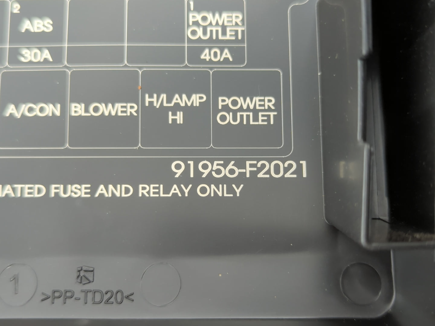 2017 Hyundai Elantra Fusebox Fuse Box Panel Relay Module P/N:91956-F2021 Fits OEM Used Auto Parts - Oemusedautoparts1.com