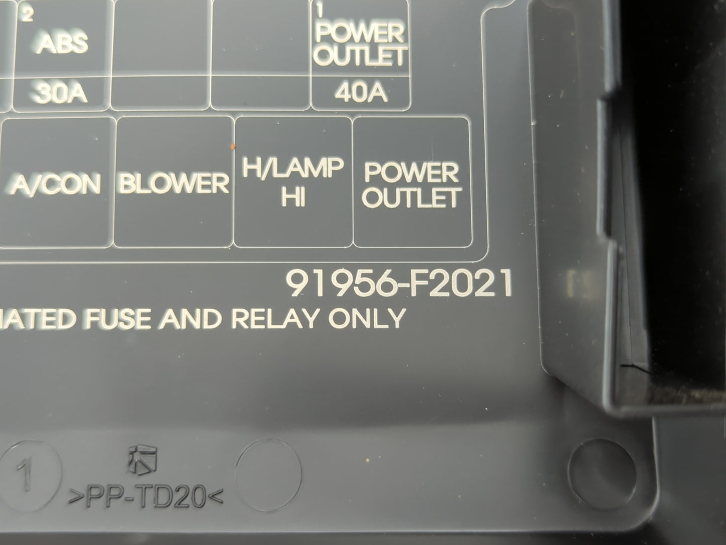 2017 Hyundai Elantra Fusebox Fuse Box Panel Relay Module P/N:91956-F2021 Fits OEM Used Auto Parts - Oemusedautoparts1.com