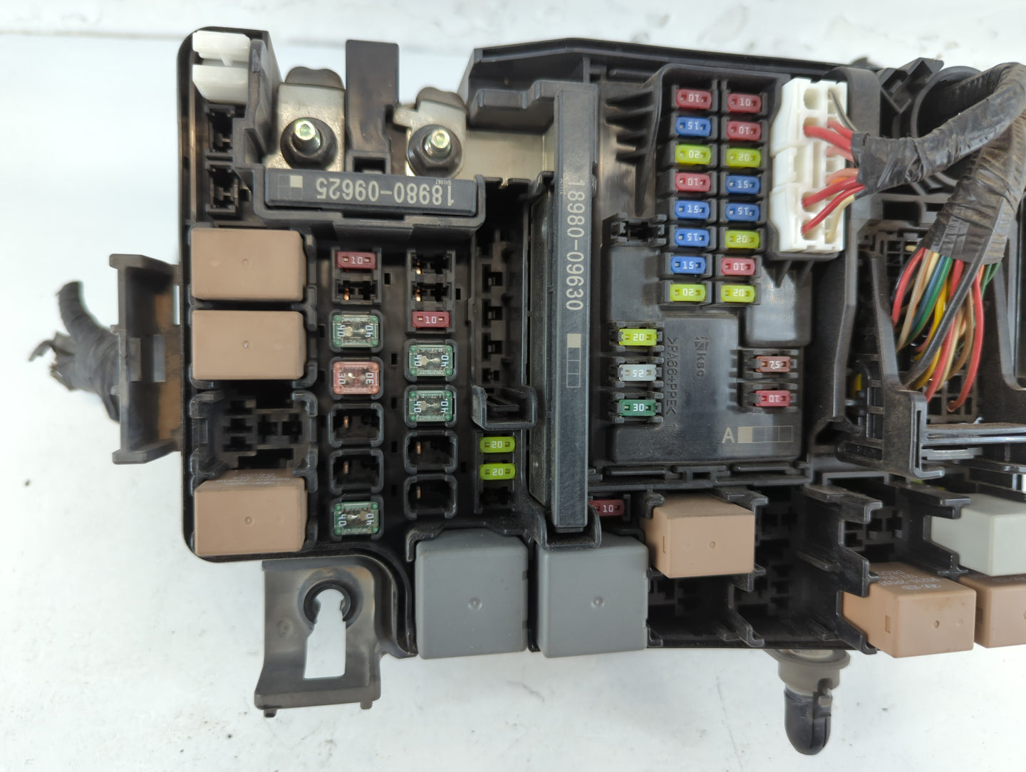 2017 Hyundai Elantra Fusebox Fuse Box Panel Relay Module P/N:91203 F2260 Fits OEM Used Auto Parts - Oemusedautoparts1.com