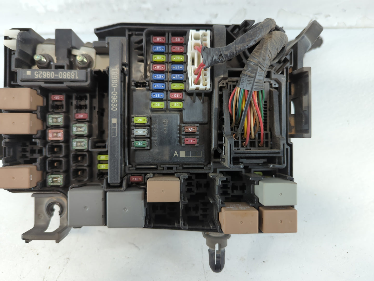 2017 Hyundai Elantra Fusebox Fuse Box Panel Relay Module P/N:91203 F2260 Fits OEM Used Auto Parts - Oemusedautoparts1.com