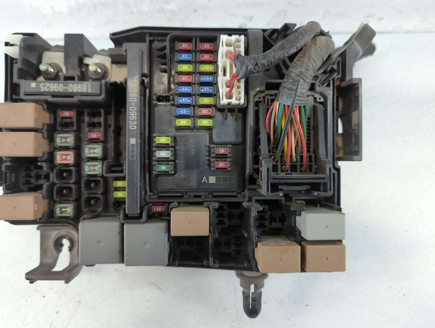 2017 Hyundai Elantra Fusebox Fuse Box Panel Relay Module P/N:91203 F2260 Fits OEM Used Auto Parts - Oemusedautoparts1.com