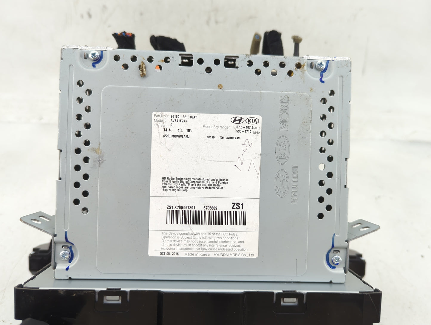 2017-2018 Hyundai Elantra Radio AM FM Cd Player Receiver Replacement Fits Fits 2017 2018 OEM Used Auto Parts - Oemusedautopa
