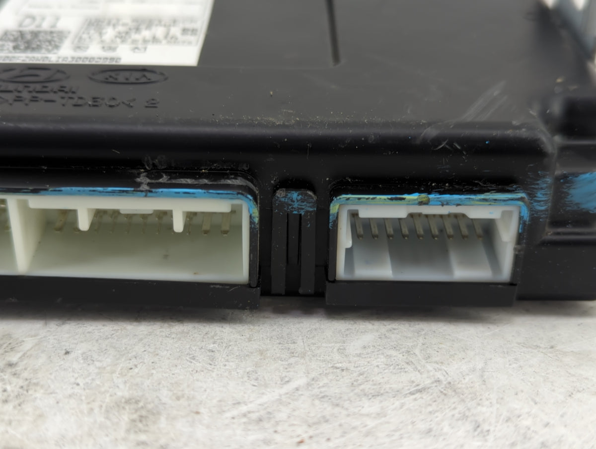 2017-2018 Hyundai Elantra Body Control Module Bcm Inner Cabin Fuse Box 961369 - Oemusedautoparts1.com
