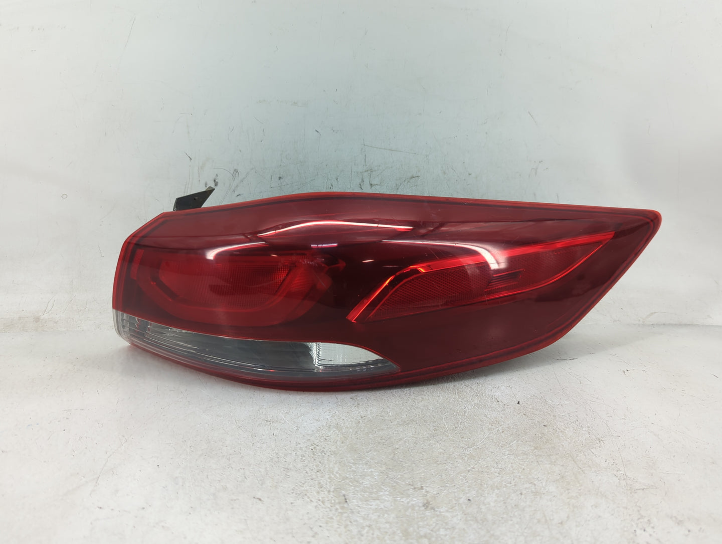 2017 Hyundai Elantra Passenger Right Side Deck Lid Mounted Tail Light - Oemusedautoparts1.com