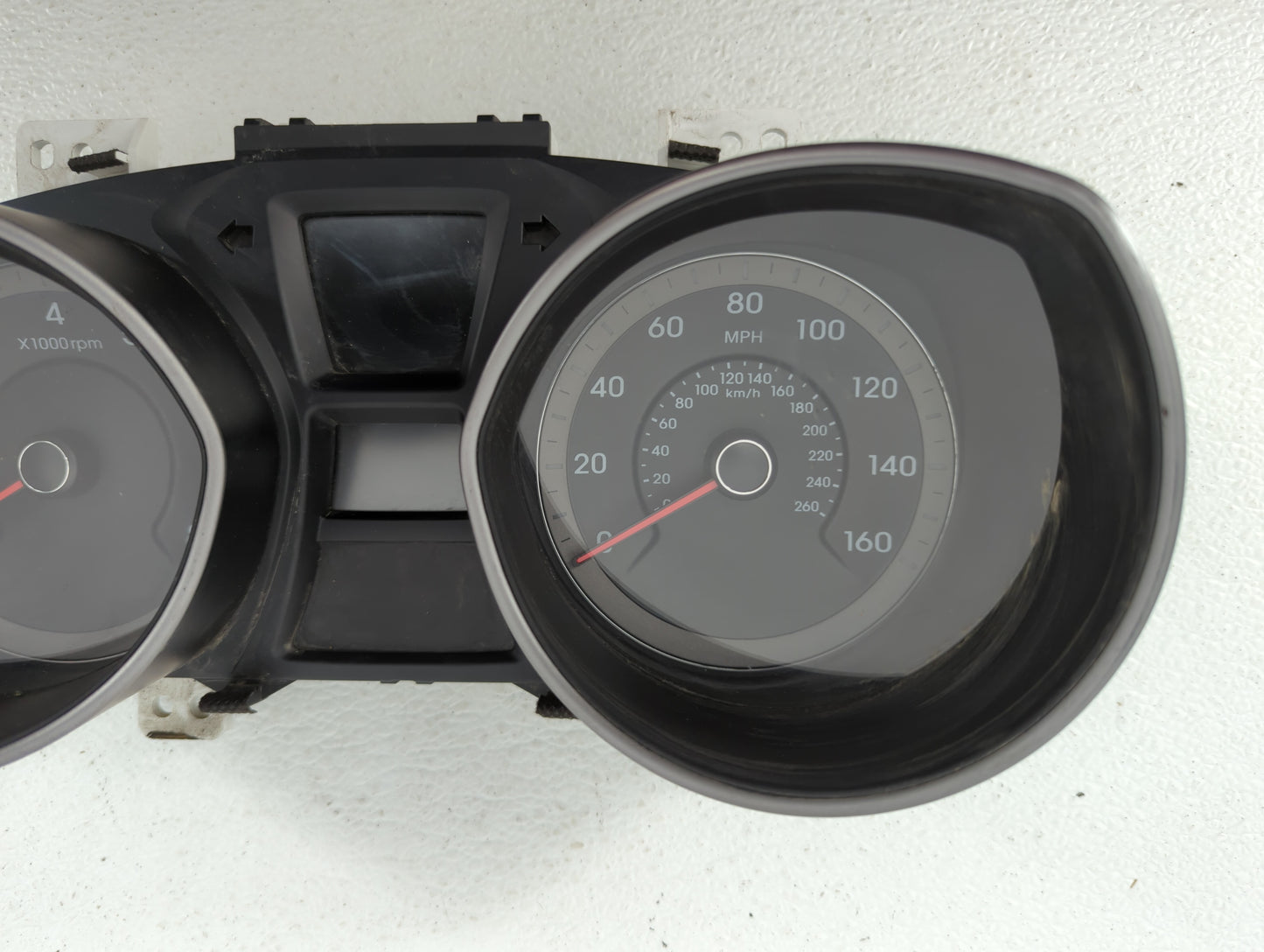 2016-2017 Hyundai Elantra Gt Instrument Cluster Speedometer Gauges P/N:94004-A5610 Fits Fits 2016 2017 OEM Used Auto Parts -