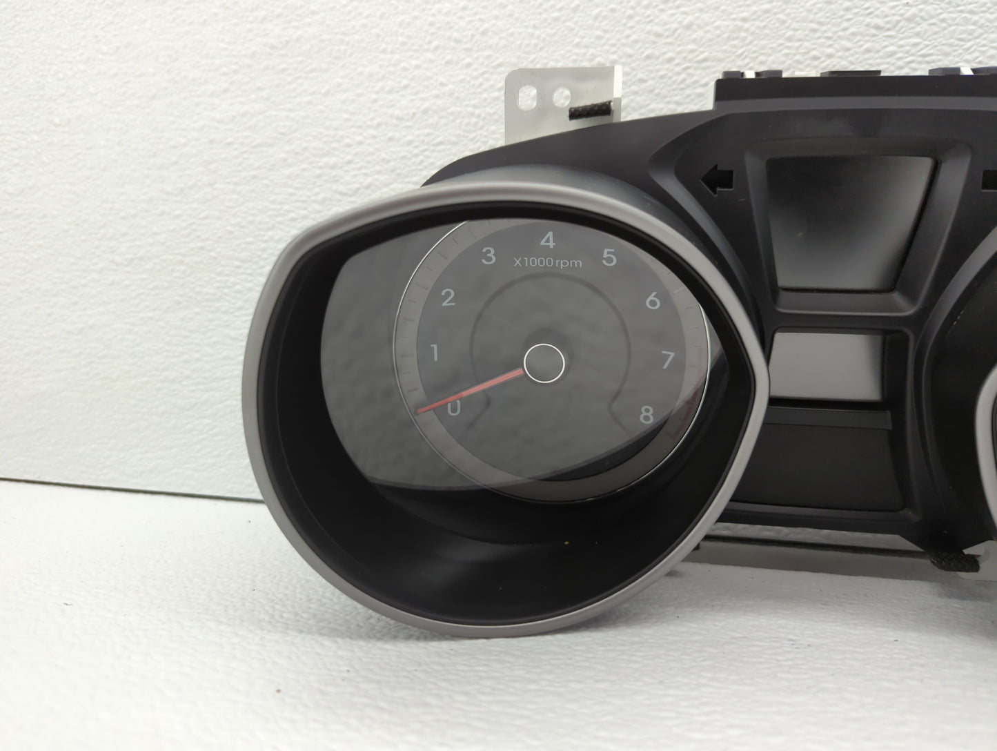 2016-2017 Hyundai Elantra Gt Instrument Cluster Speedometer Gauges P/N:94004-A5610 Fits Fits 2016 2017 OEM Used Auto Parts -