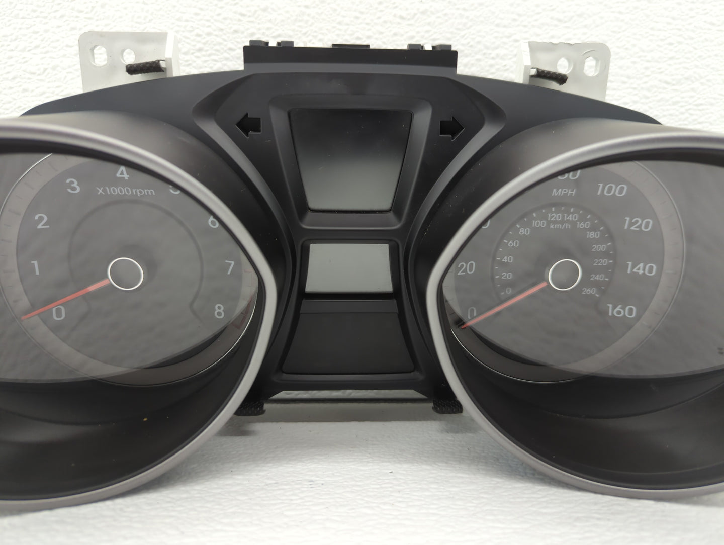 2016-2017 Hyundai Elantra Gt Instrument Cluster Speedometer Gauges P/N:94004-A5610 Fits Fits 2016 2017 OEM Used Auto Parts -