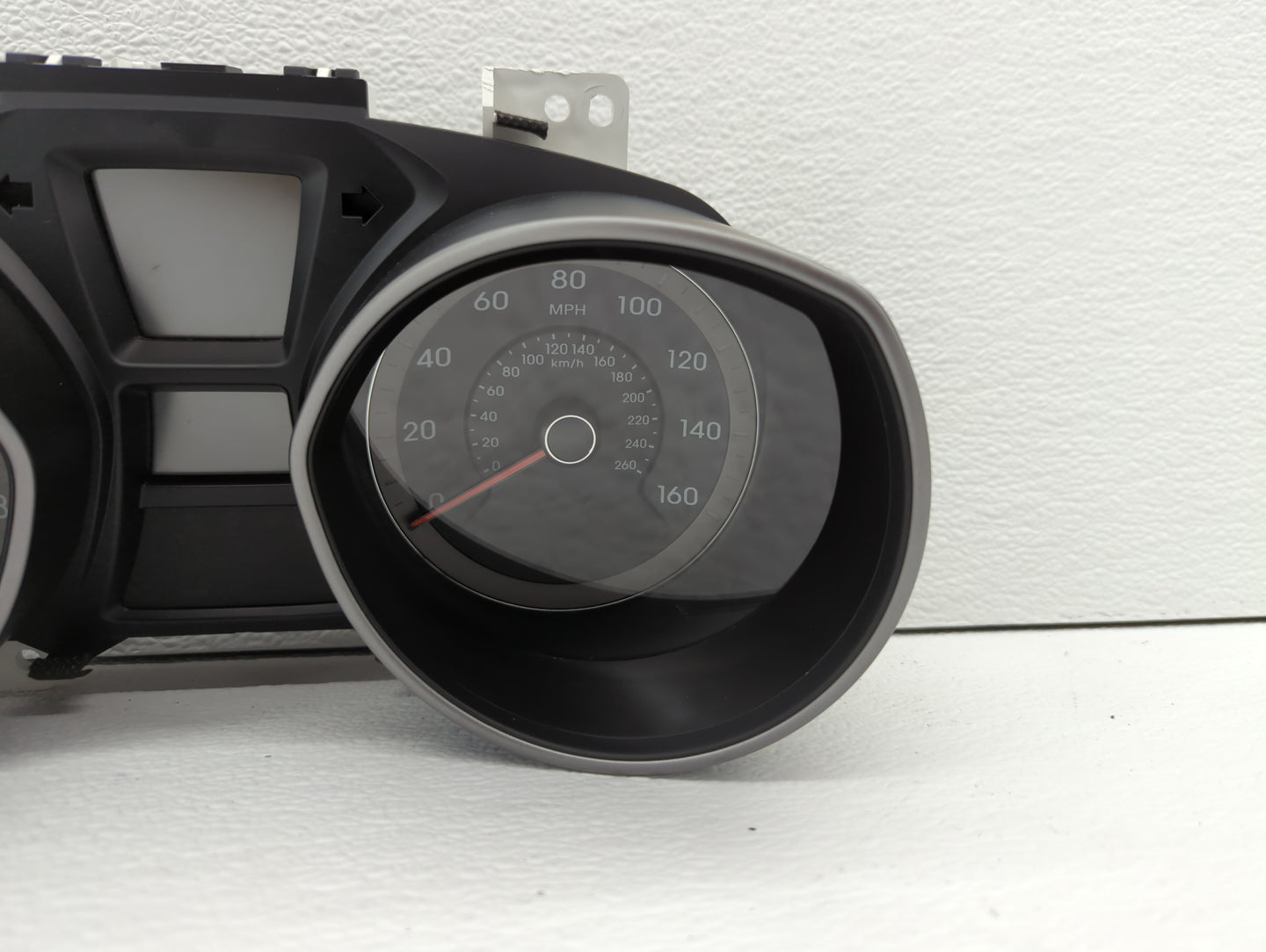 2016-2017 Hyundai Elantra Gt Instrument Cluster Speedometer Gauges P/N:94004-A5610 Fits Fits 2016 2017 OEM Used Auto Parts -