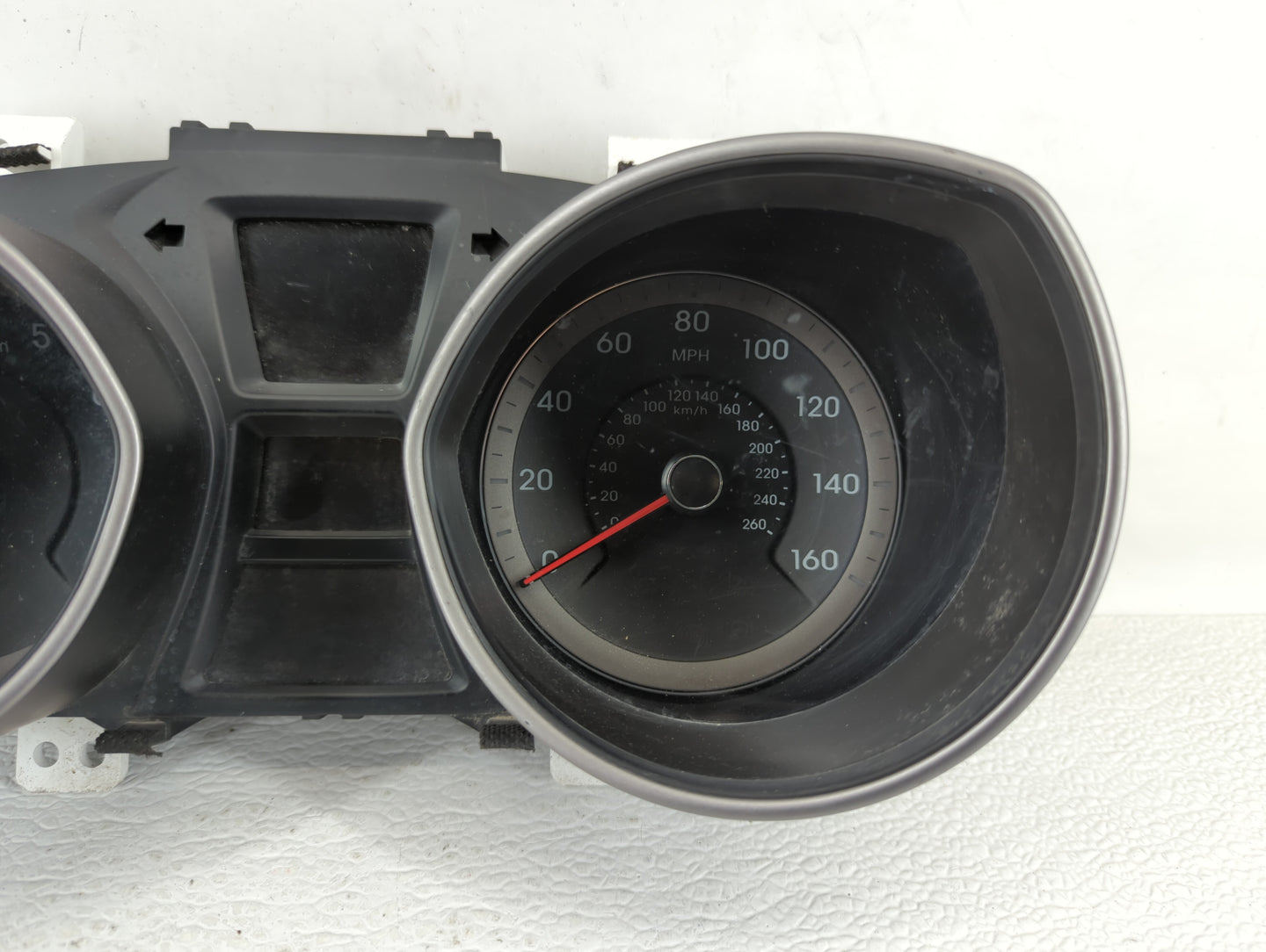 2016-2017 Hyundai Elantra Gt Instrument Cluster Speedometer Gauges P/N:94004-A5610 Fits Fits 2016 2017 OEM Used Auto Parts -